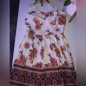 Dress beige with flowers size Large